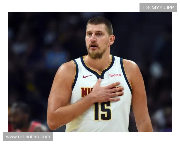 约基奇强势背打尤班克斯轻松取分展现统治级内线实力表现全场焦点